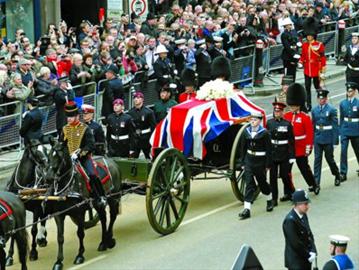 4��17�գ���Ӣ���׶����أ��ʼ��T���ڱ���o�����Р����˵��`��ǰ��ʥ���_����á� ���A��/·͸