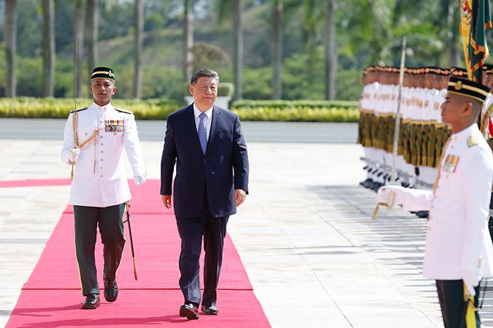 習近平出席馬來西亞最高元首易卜拉欣舉行的歡迎儀式