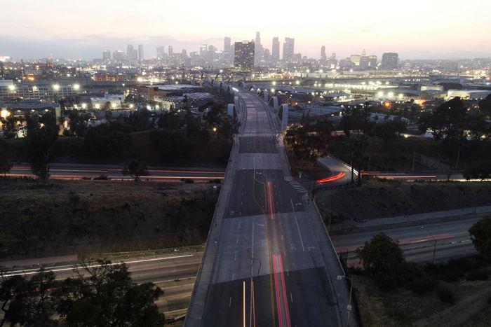 美國洛杉磯市中心部分地區實施宵禁