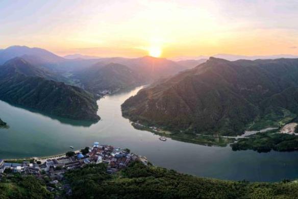 廣西三江：霞映三江口 風光如畫