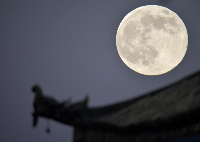 “超級月亮”現身西藏日喀則