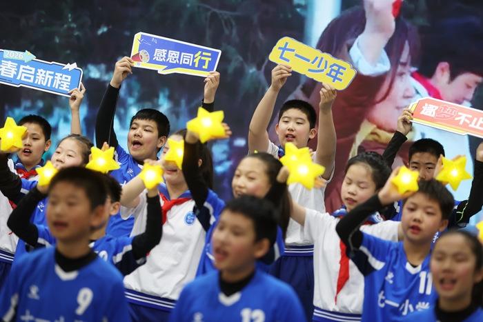 校園模式開(kāi)啟 多地中小學(xué)生迎來(lái)新學(xué)期