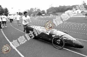 大學生自制環(huán)保車時速可達50公里(圖)