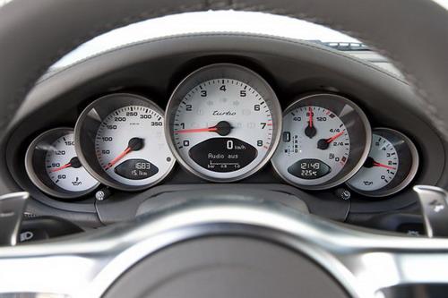 �C�����|������ԇ�{���r���¿�911 Turbo