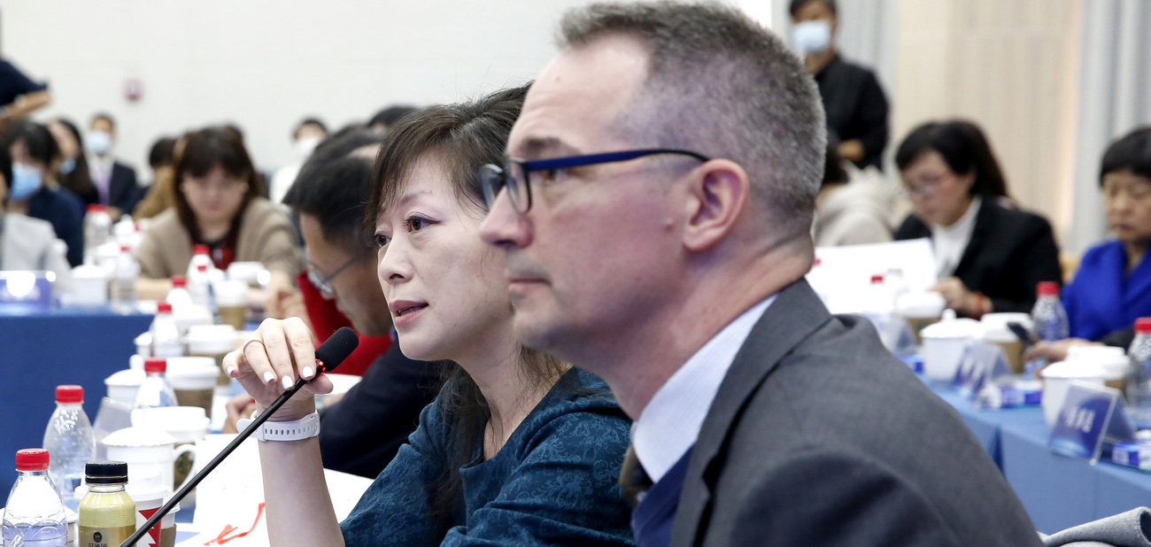 中國(guó)擴(kuò)大高水平開放決心不變 外企稱更看好中國(guó)市場(chǎng)<p>    企業(yè)代表表示，通過(guò)聆聽圓桌會(huì)關(guān)于黨的二十大報(bào)告的詳細(xì)解讀，對(duì)于報(bào)告重點(diǎn)內(nèi)容有了更深入更全面的掌握和理解，更加提振了在華投資的信心。<p>