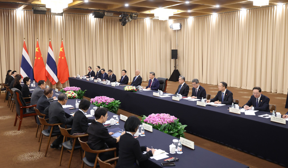 習近平會見泰國總理阿努廷