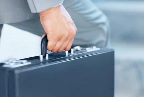 將涉密文件帶回家遭“好友”偷拍傳至境外 國(guó)安機(jī)關(guān)披露多起失泄密案件