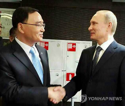 韓國總理鄭烘原在索契會(huì)見俄羅斯總統(tǒng)普京