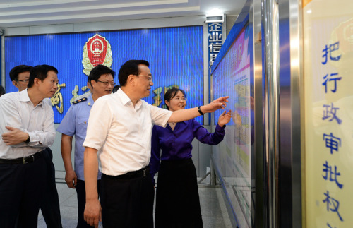 李克強:堅持發展第一要務促進經濟社會健康發展