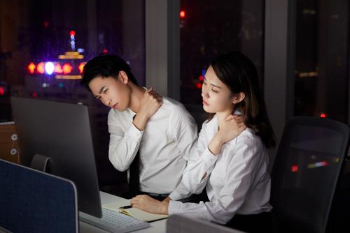久坐傷身！中醫(yī)教你三組動作緩解肩頸疲勞
