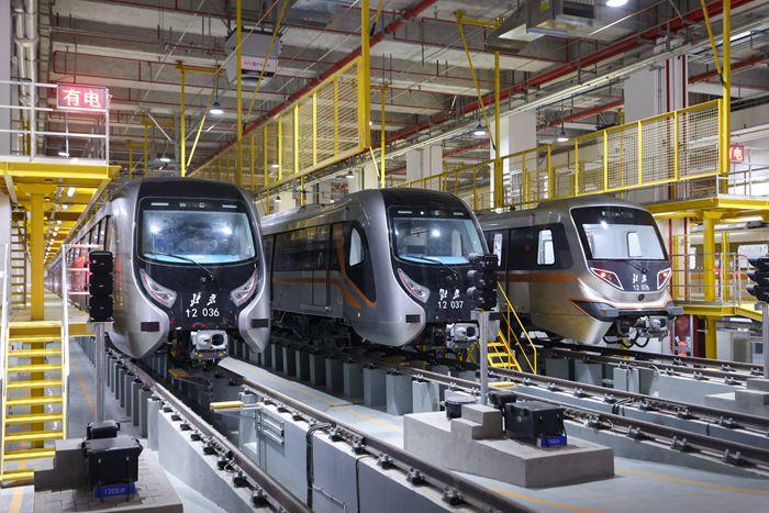 北京地鐵新線即將開(kāi)通 列車整裝待發(fā)